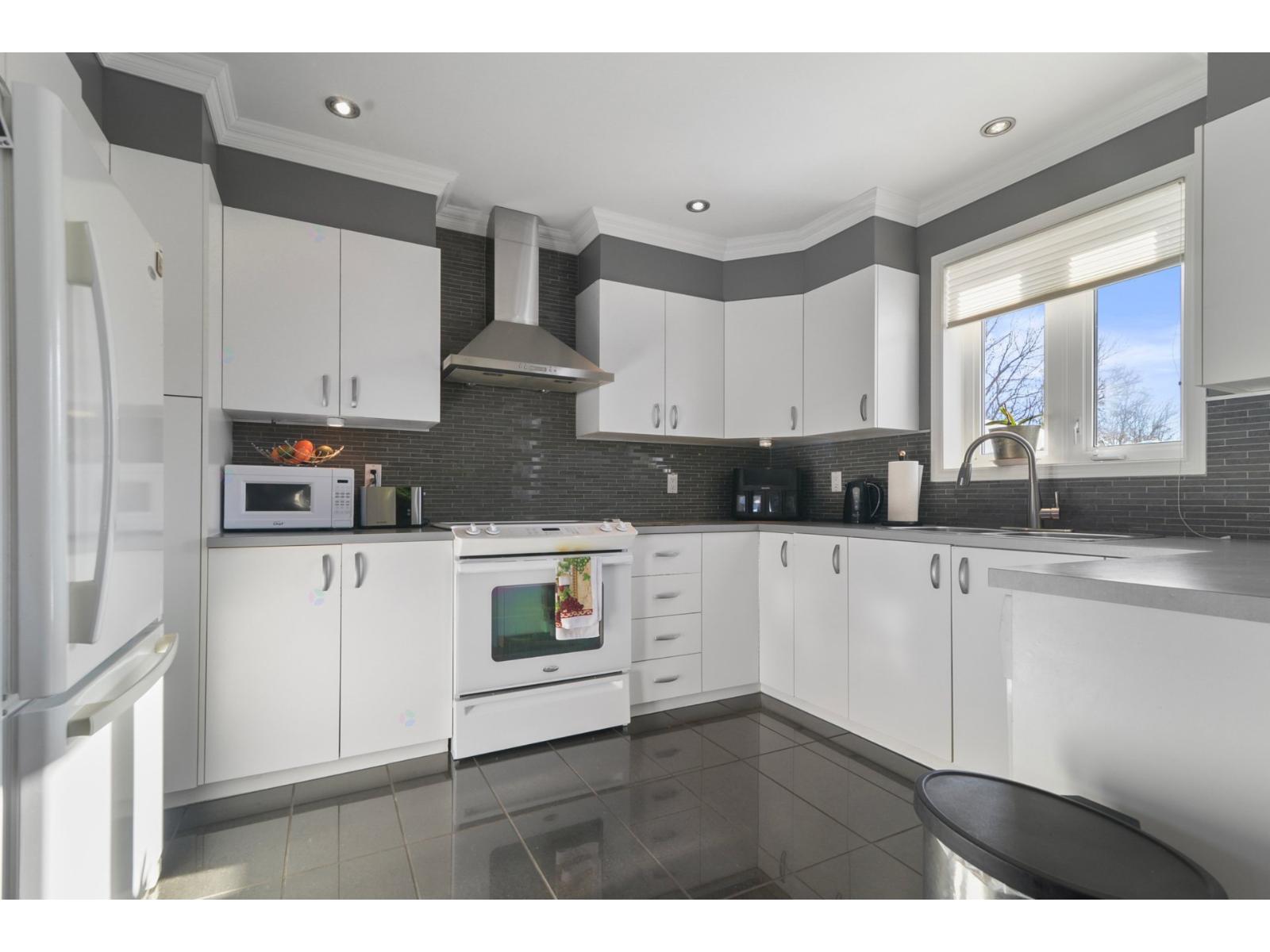 25 Rue Perron Property Photo 7