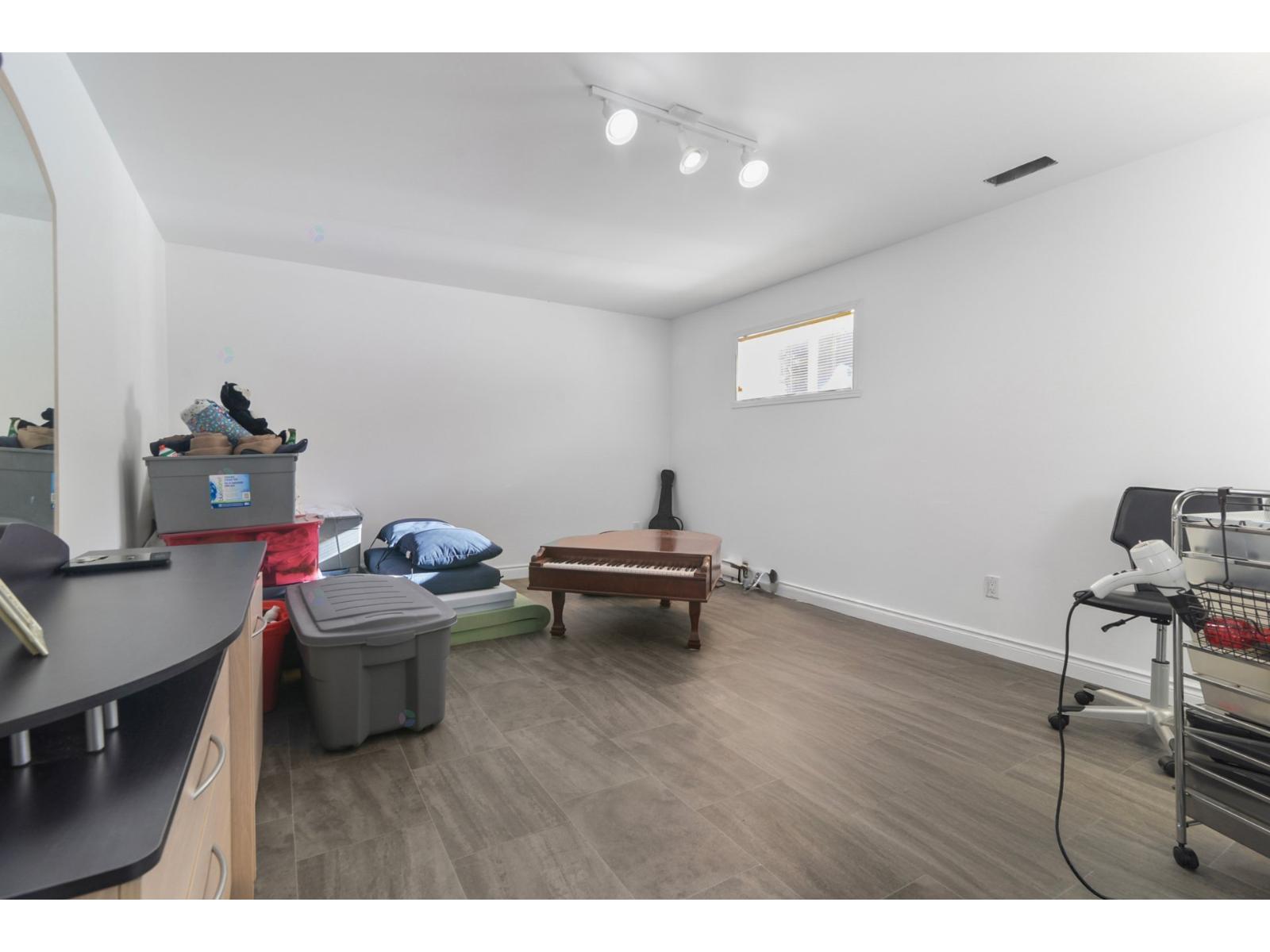 25 Rue Perron Property Photo 15