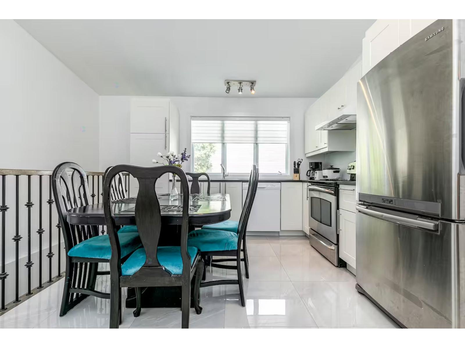 1020 Rue Pasteur Property Photo 3