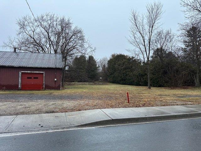 Av. Champlain Property Photo 1