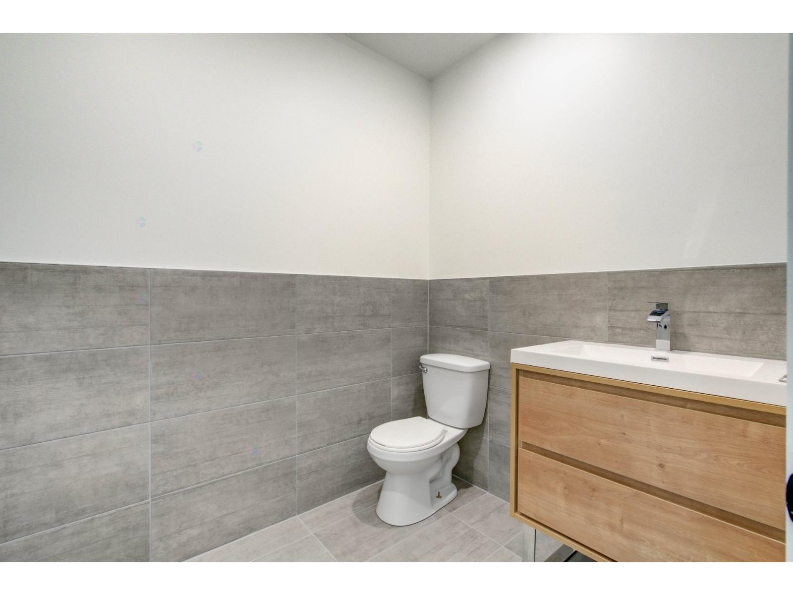 3185 Mtée St-hubert, #102 Property Photo 16