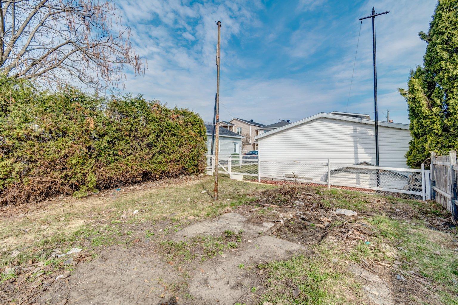 221 Rue Victoria Property Photo 4