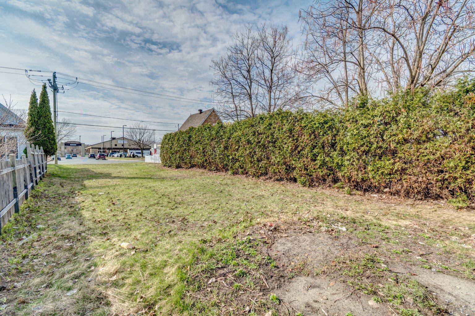 221 Rue Victoria Property Photo 5