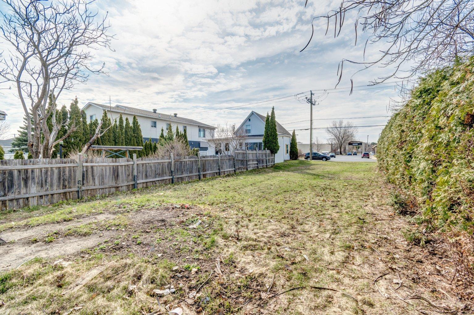 221 Rue Victoria Property Photo 6