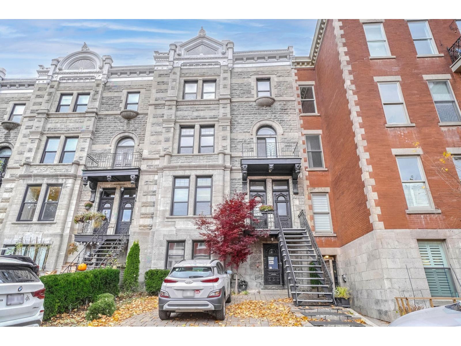 21 Av. Chesterfield, #2 Property Photo 1