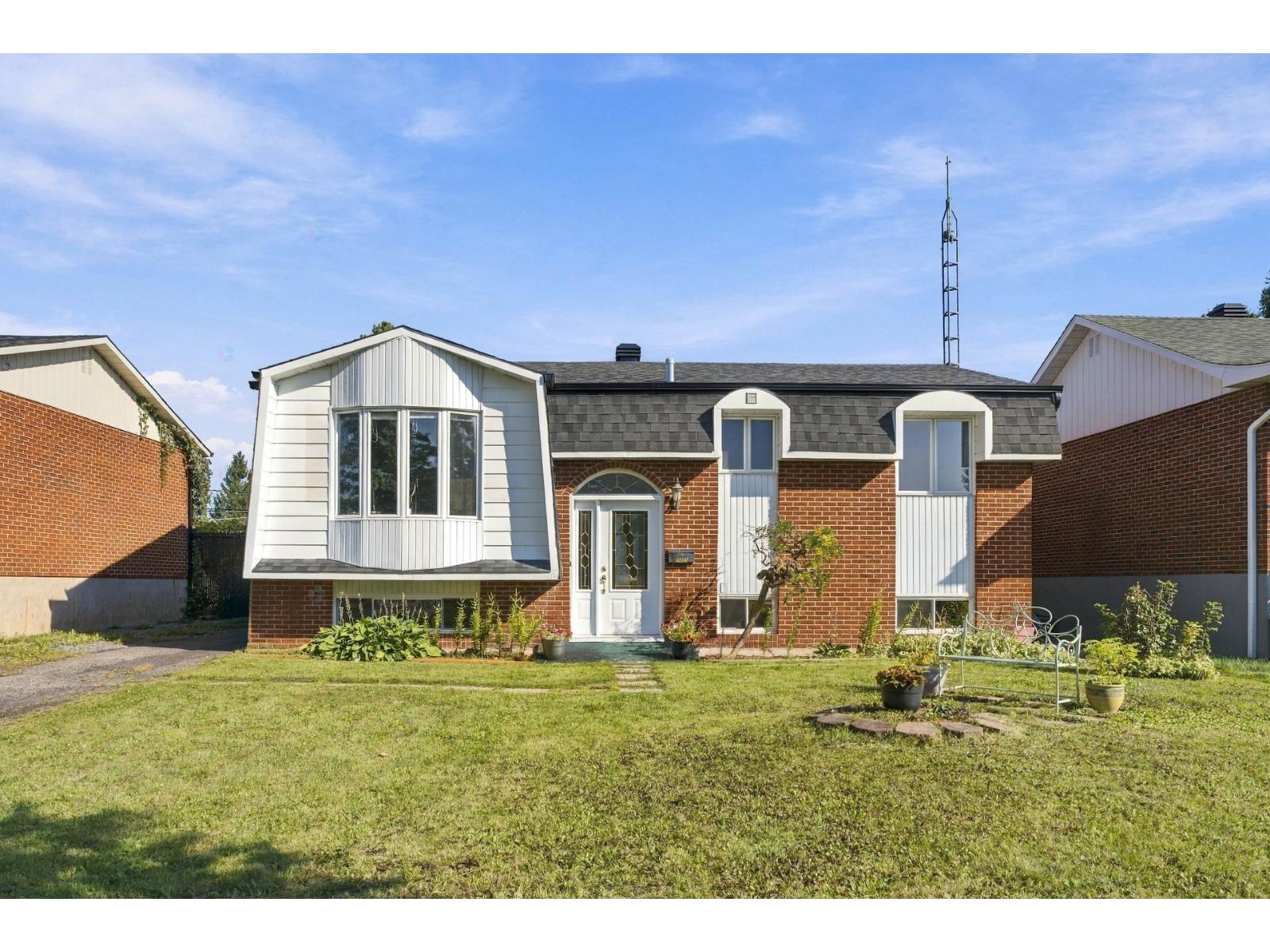3855 Rue Howard