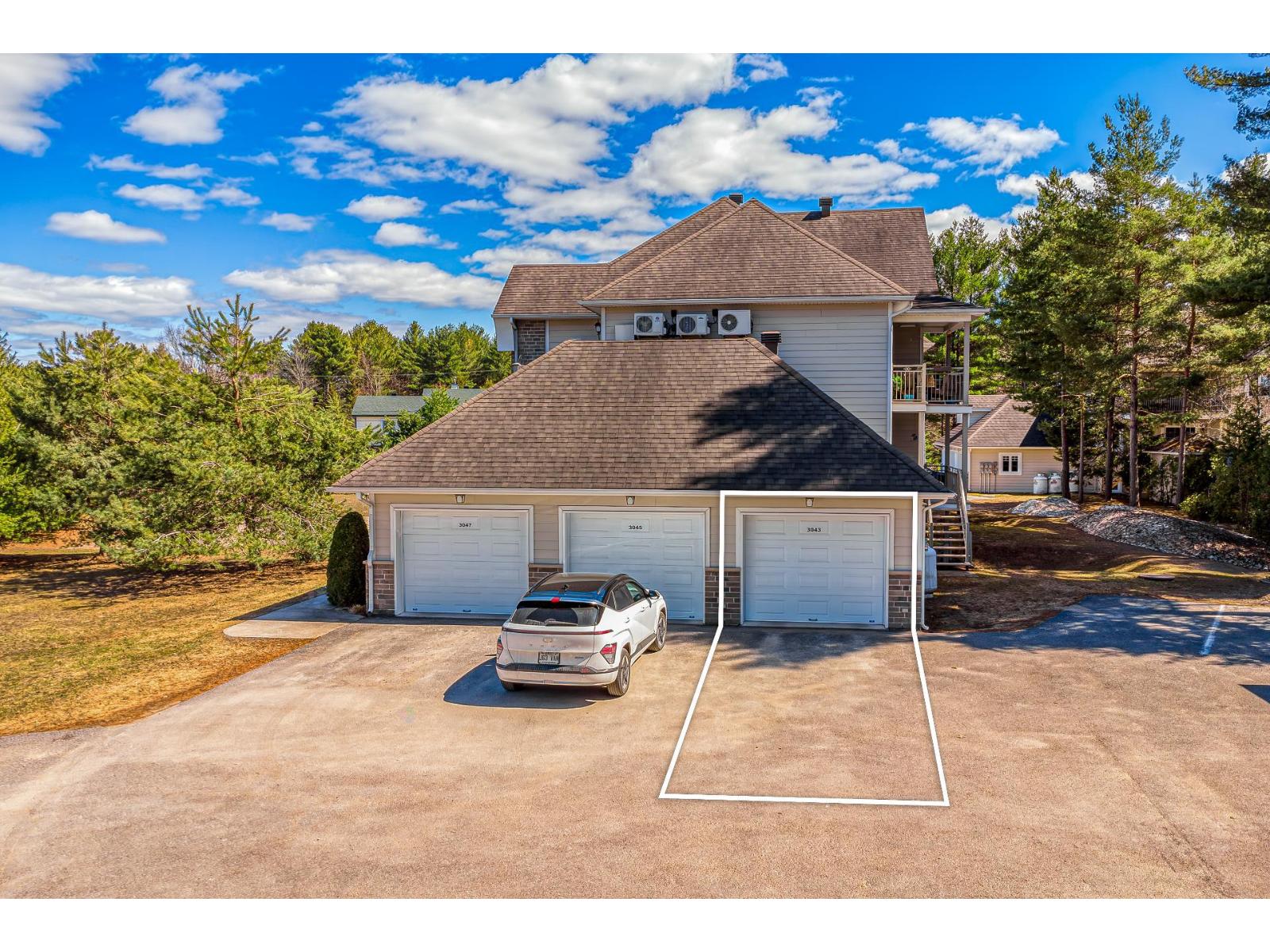 3043 Rue De La Visitation Property Photo 3