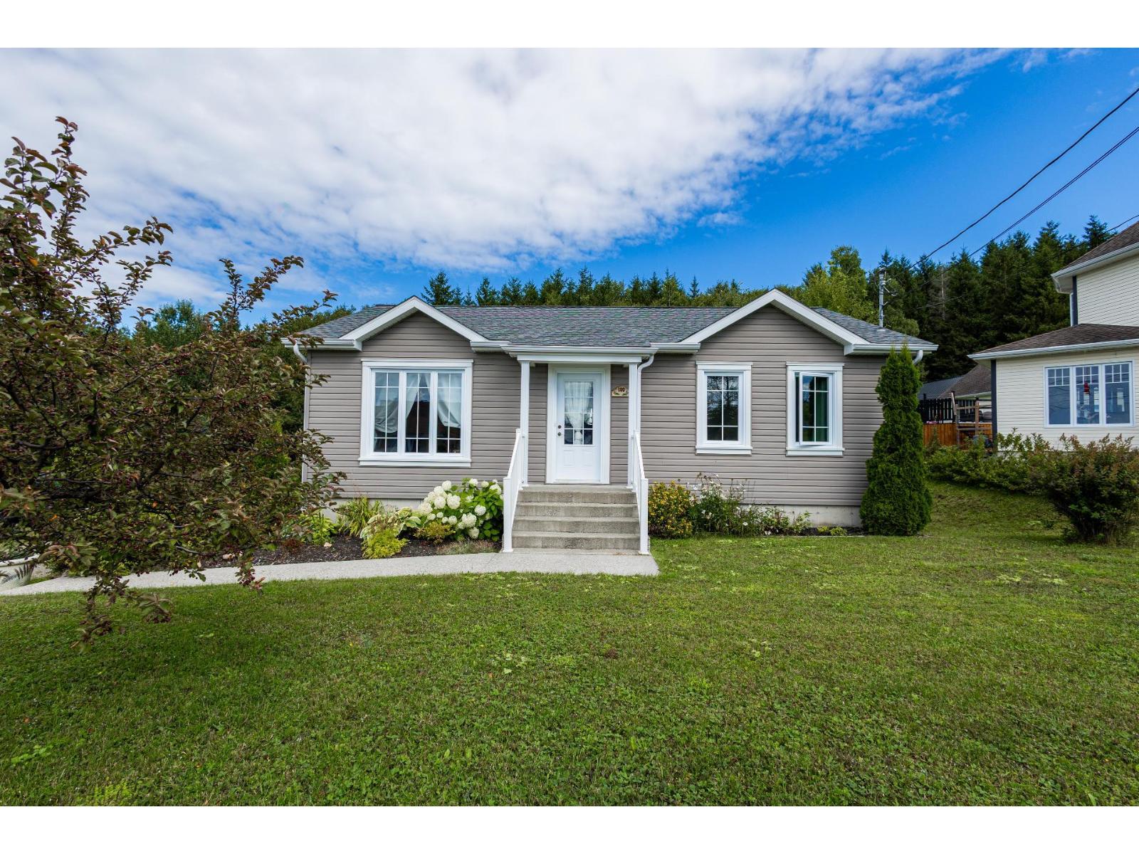 100 4e Rue E. Property Photo 3