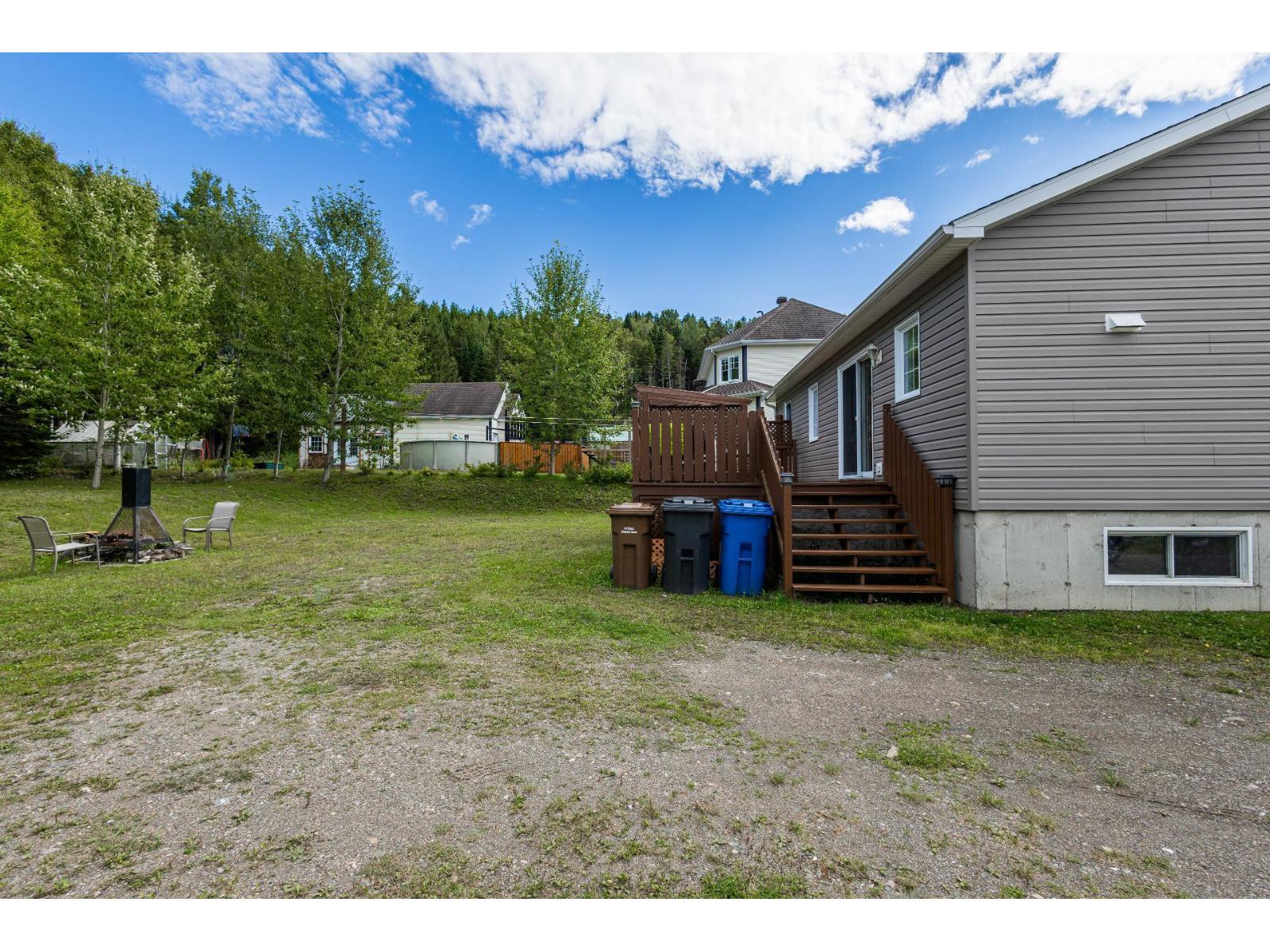 100 4e Rue E. Property Photo 9