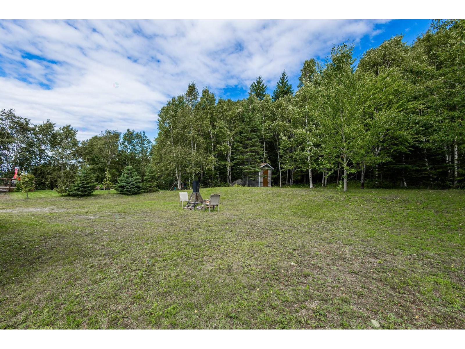 100 4e Rue E. Property Photo 17