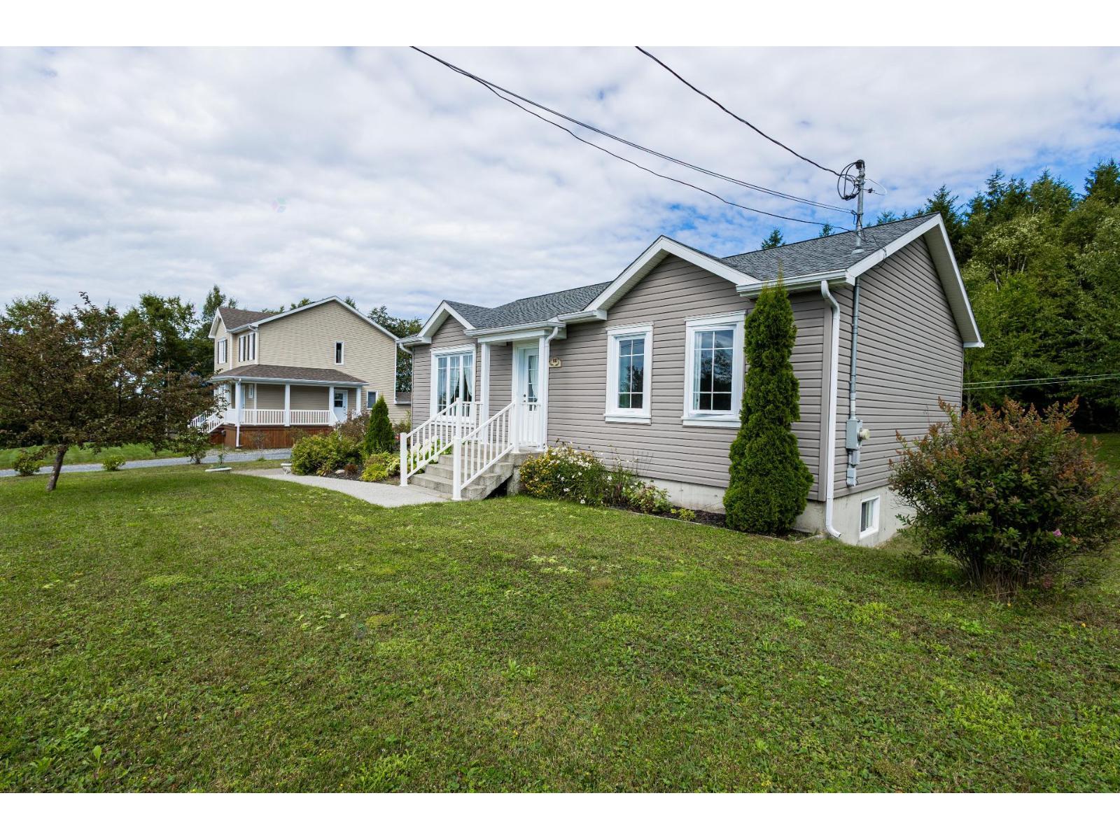100 4e Rue E. Property Photo 20
