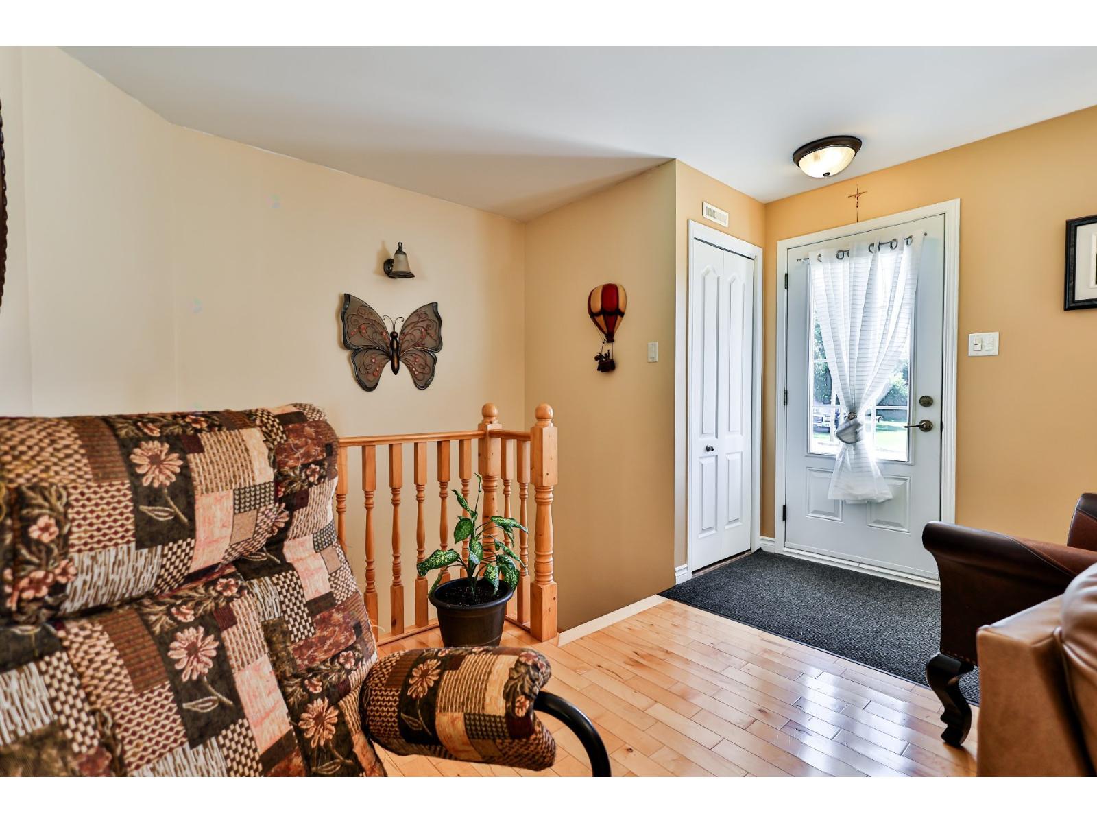 100 4e Rue E. Property Photo 22