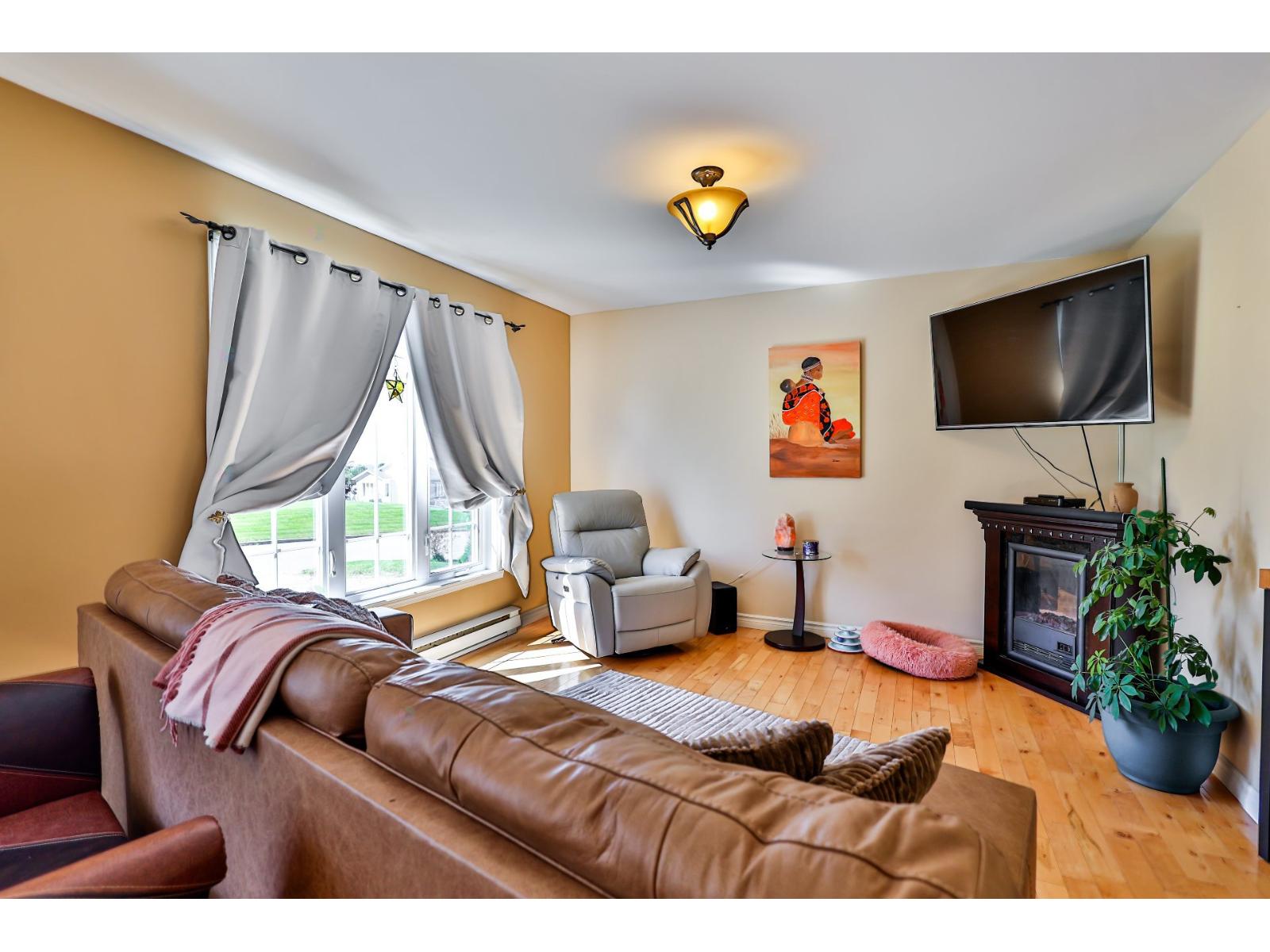 100 4e Rue E. Property Photo 27