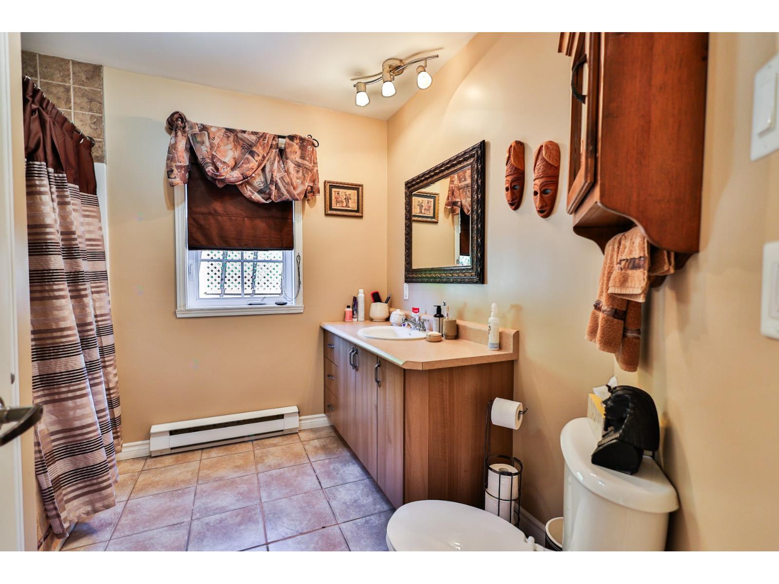 100 4e Rue E. Property Photo 41