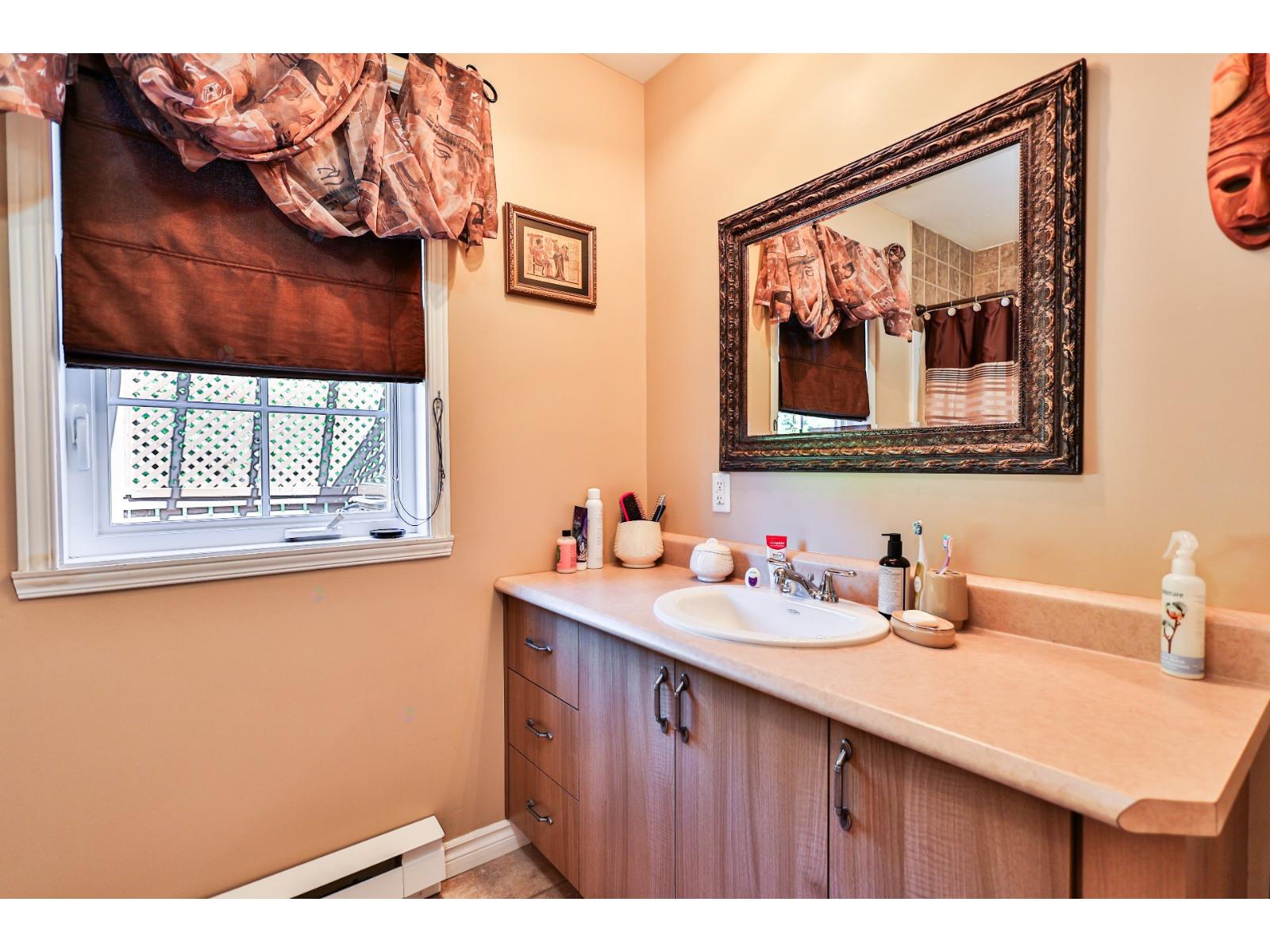 100 4e Rue E. Property Photo 42