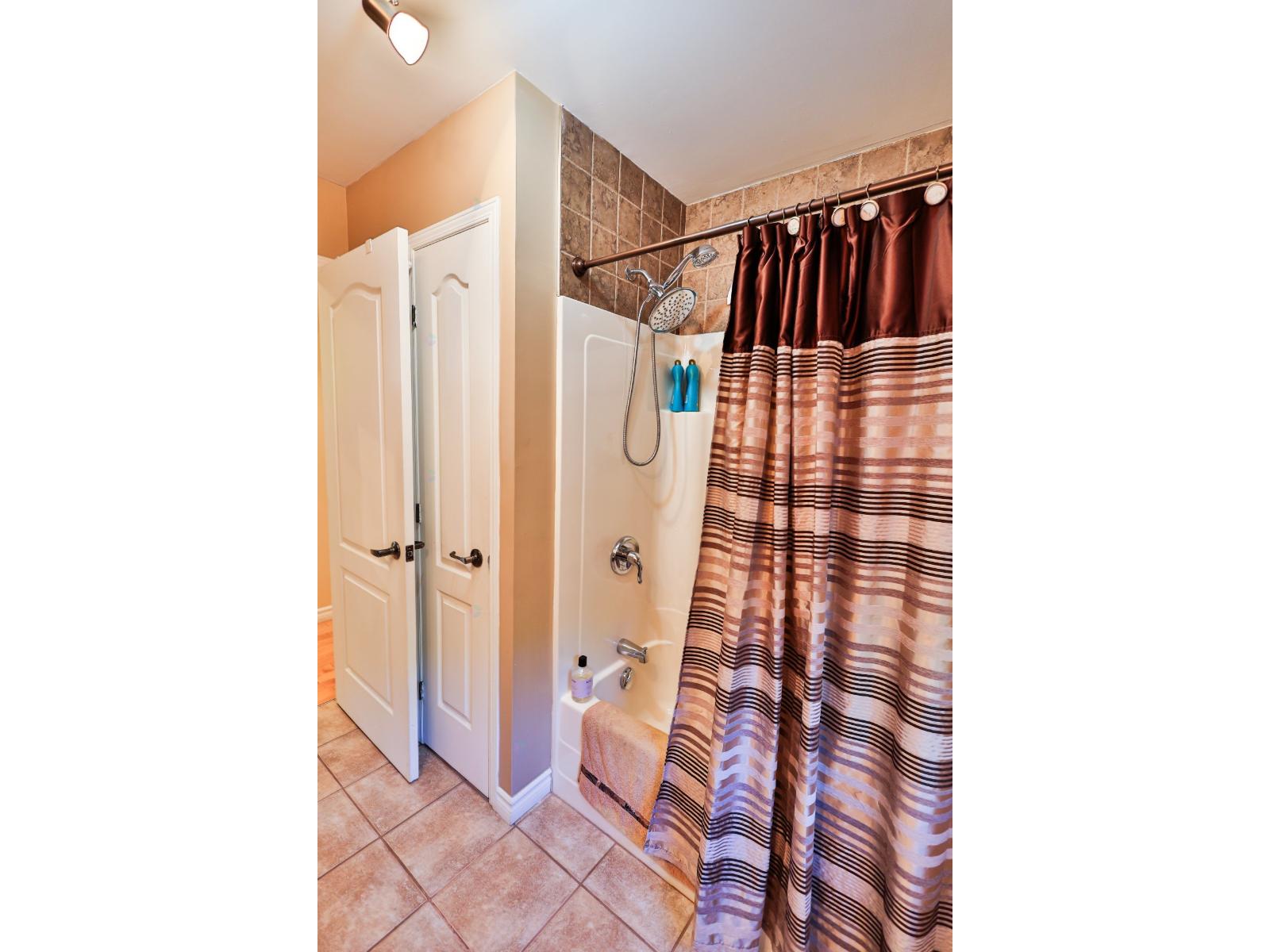 100 4e Rue E. Property Photo 45