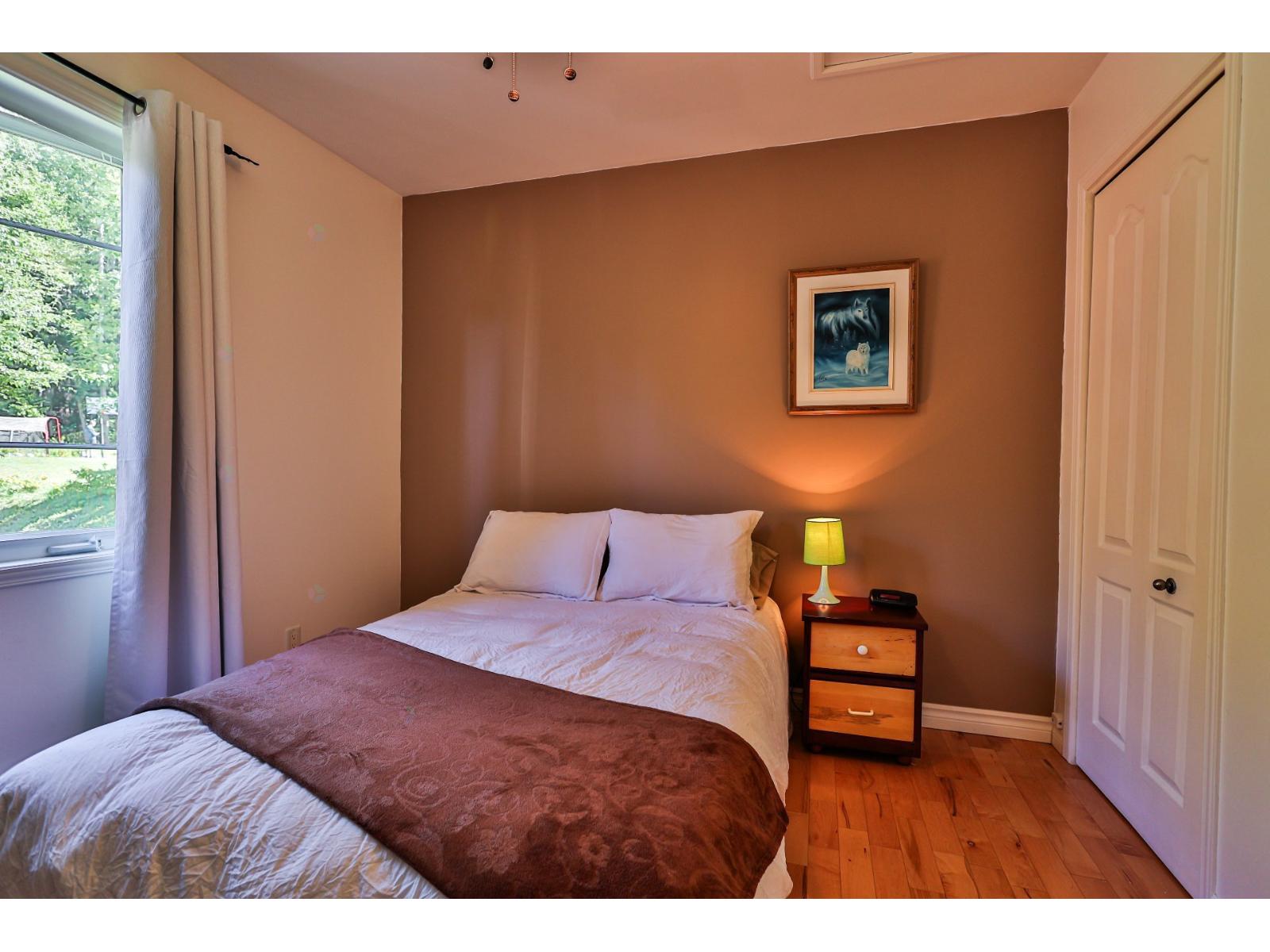 100 4e Rue E. Property Photo 47