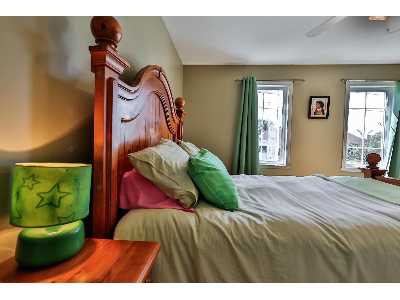100 4e Rue E. Property Photo 52