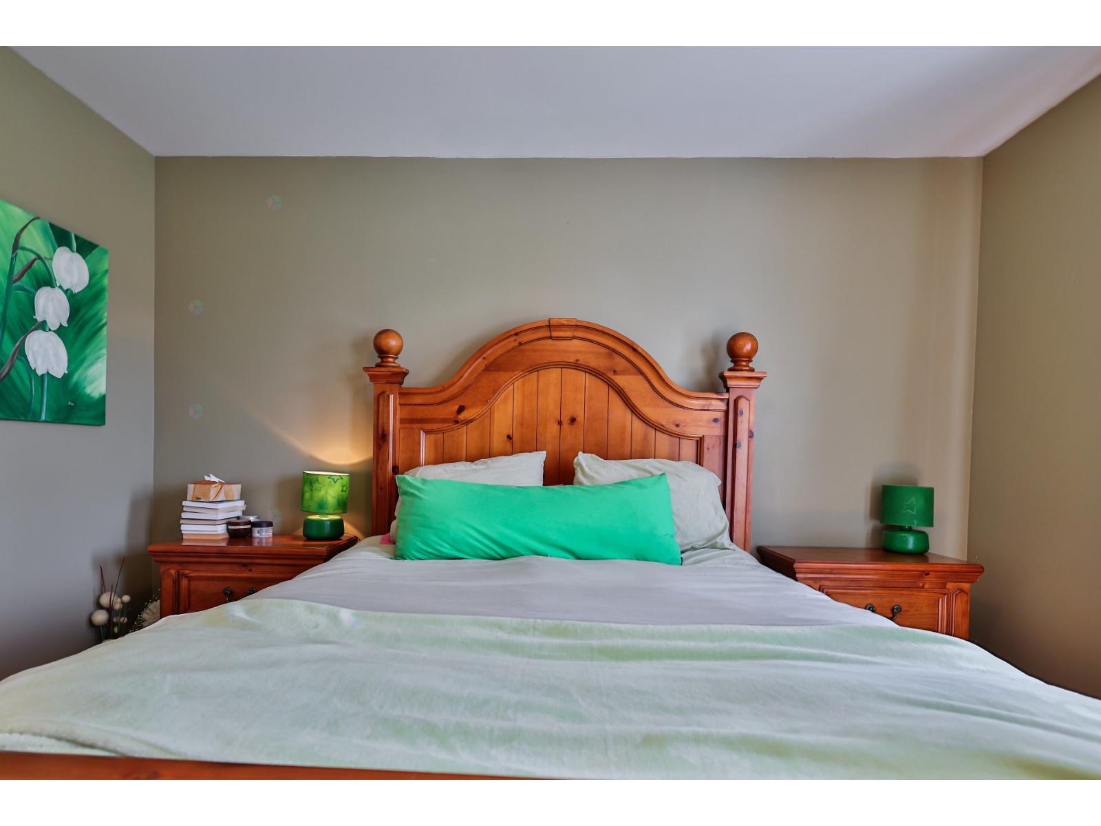 100 4e Rue E. Property Photo 53