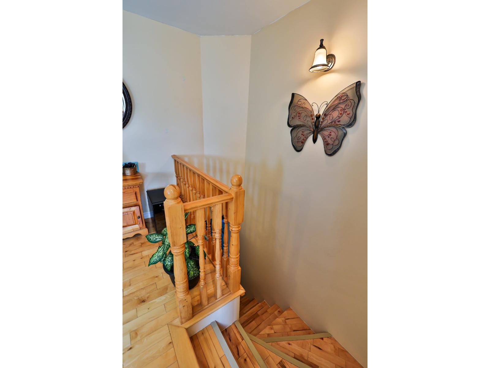 100 4e Rue E. Property Photo 56