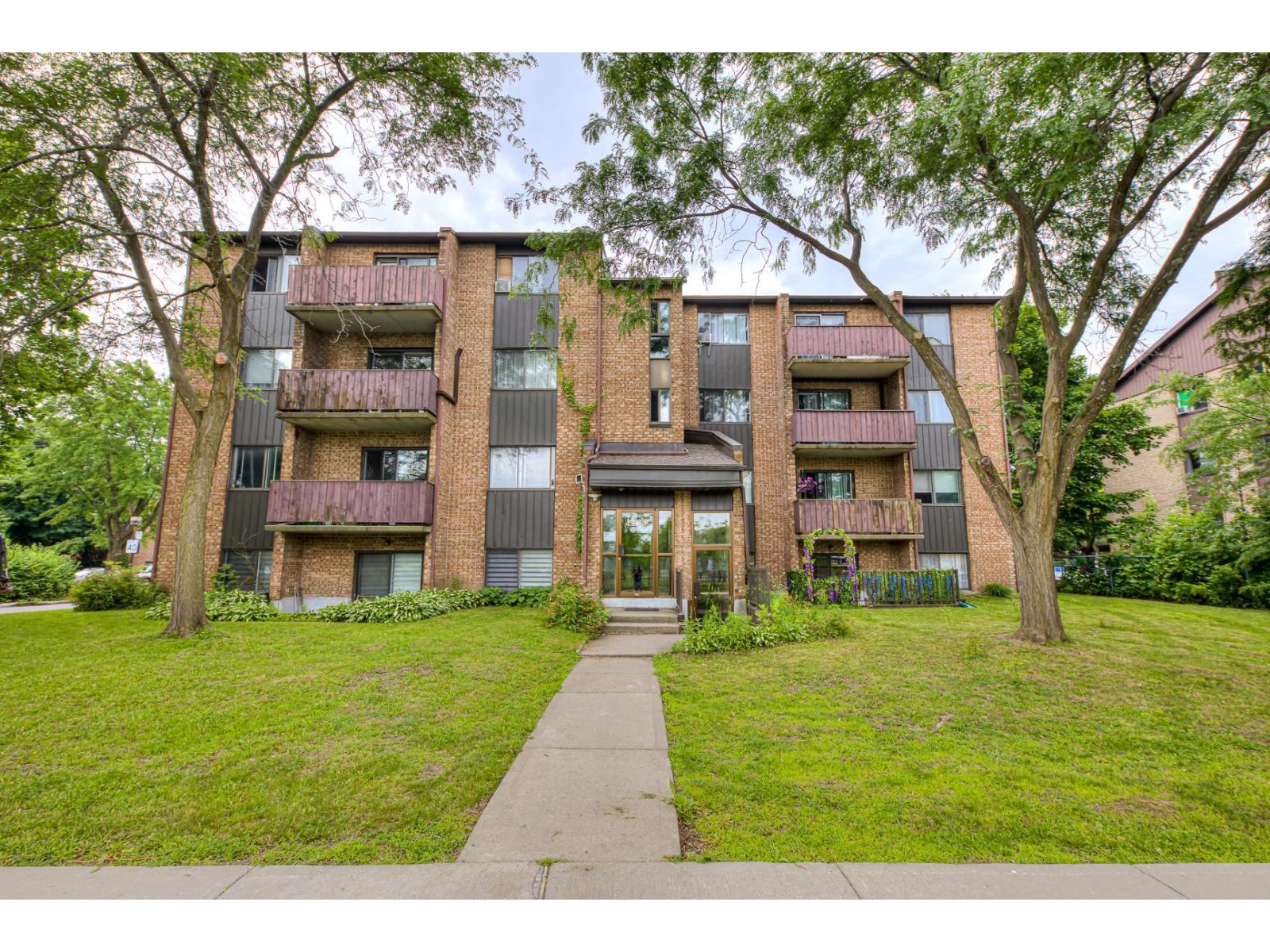 2475 Av. Aumont, #302 Property Photo 1