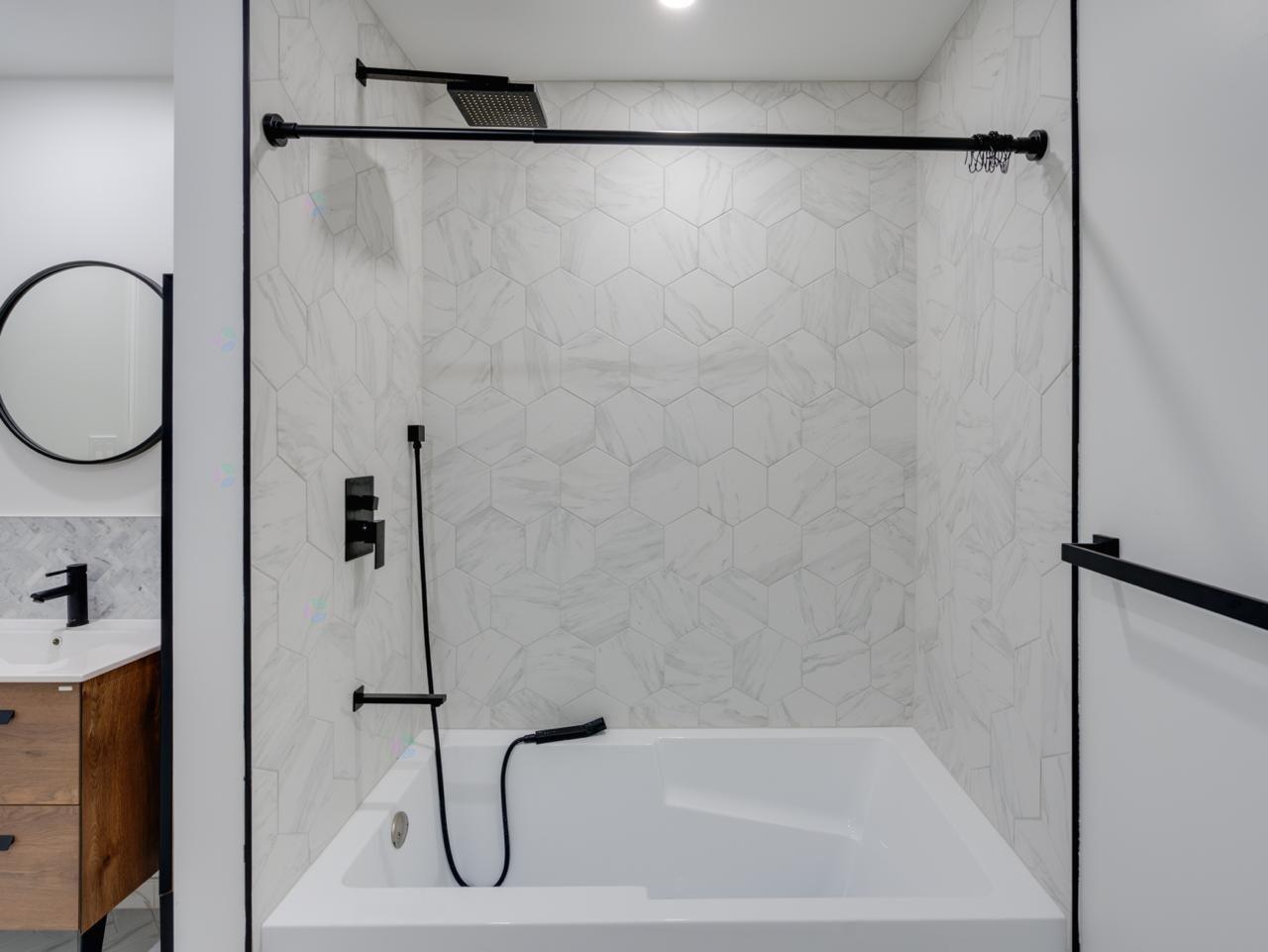 5475 Av. Papineau Property Photo 11