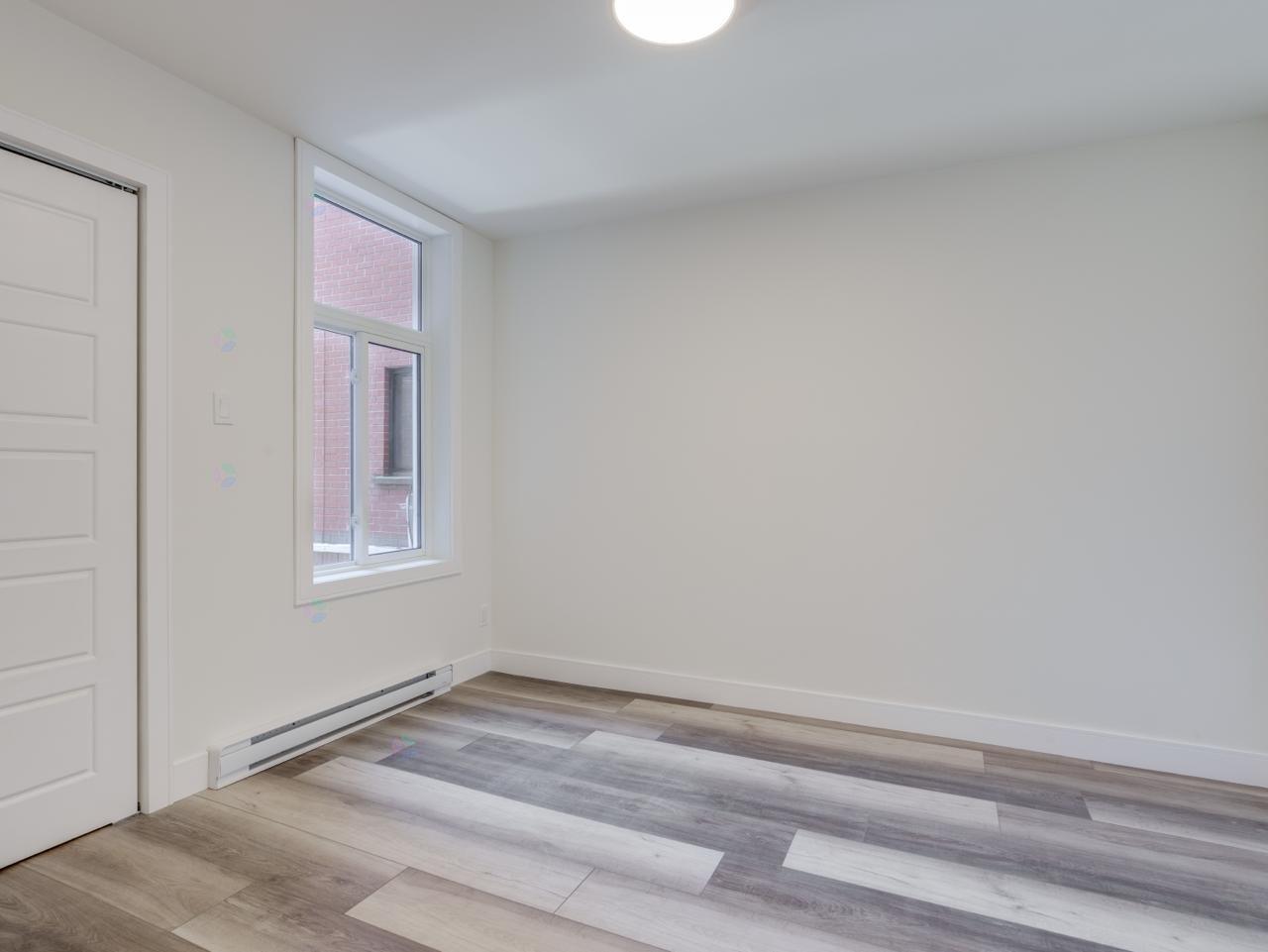 5475 Av. Papineau Property Photo 17