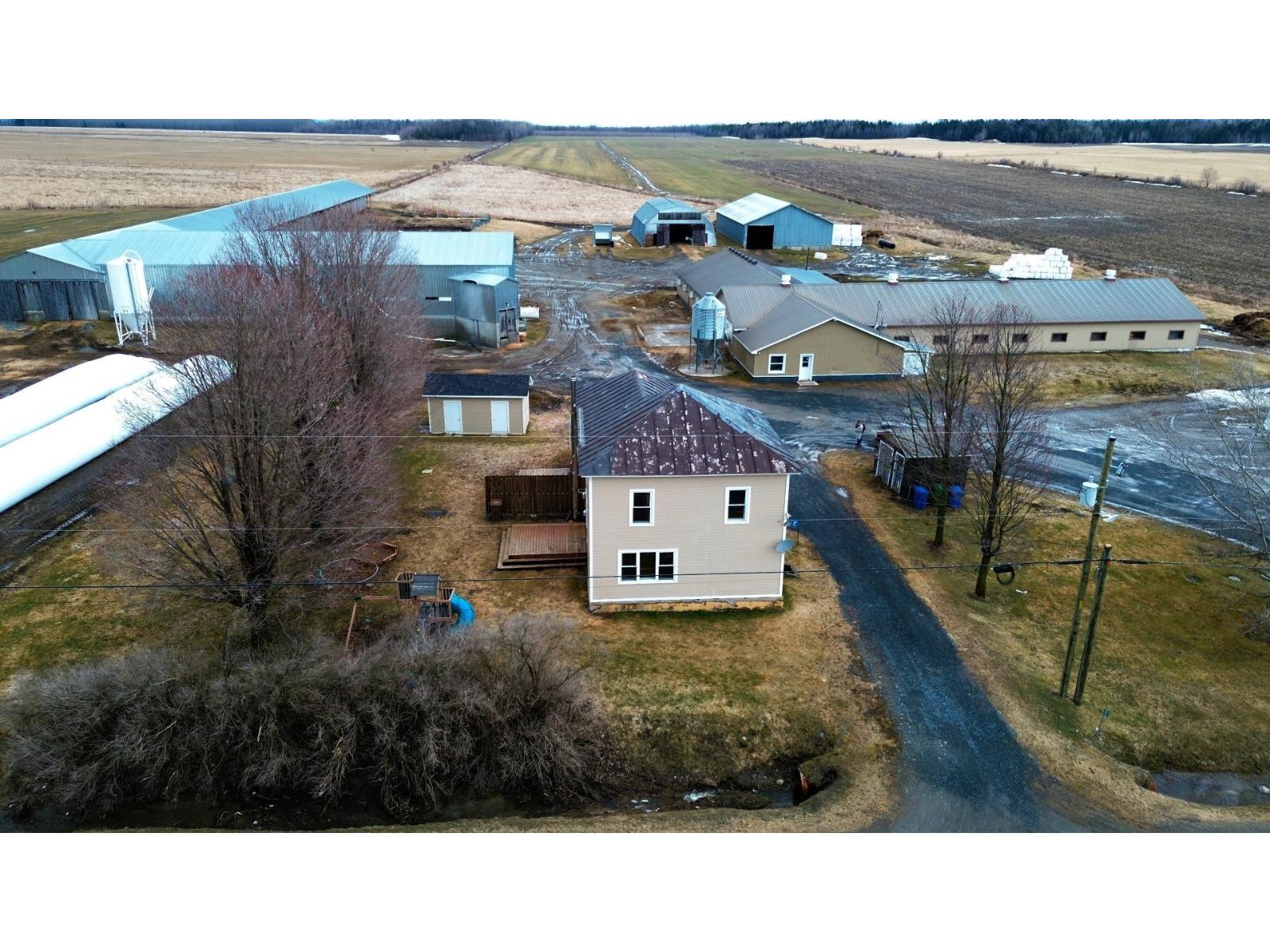 765 10e Rang Property Photo 1