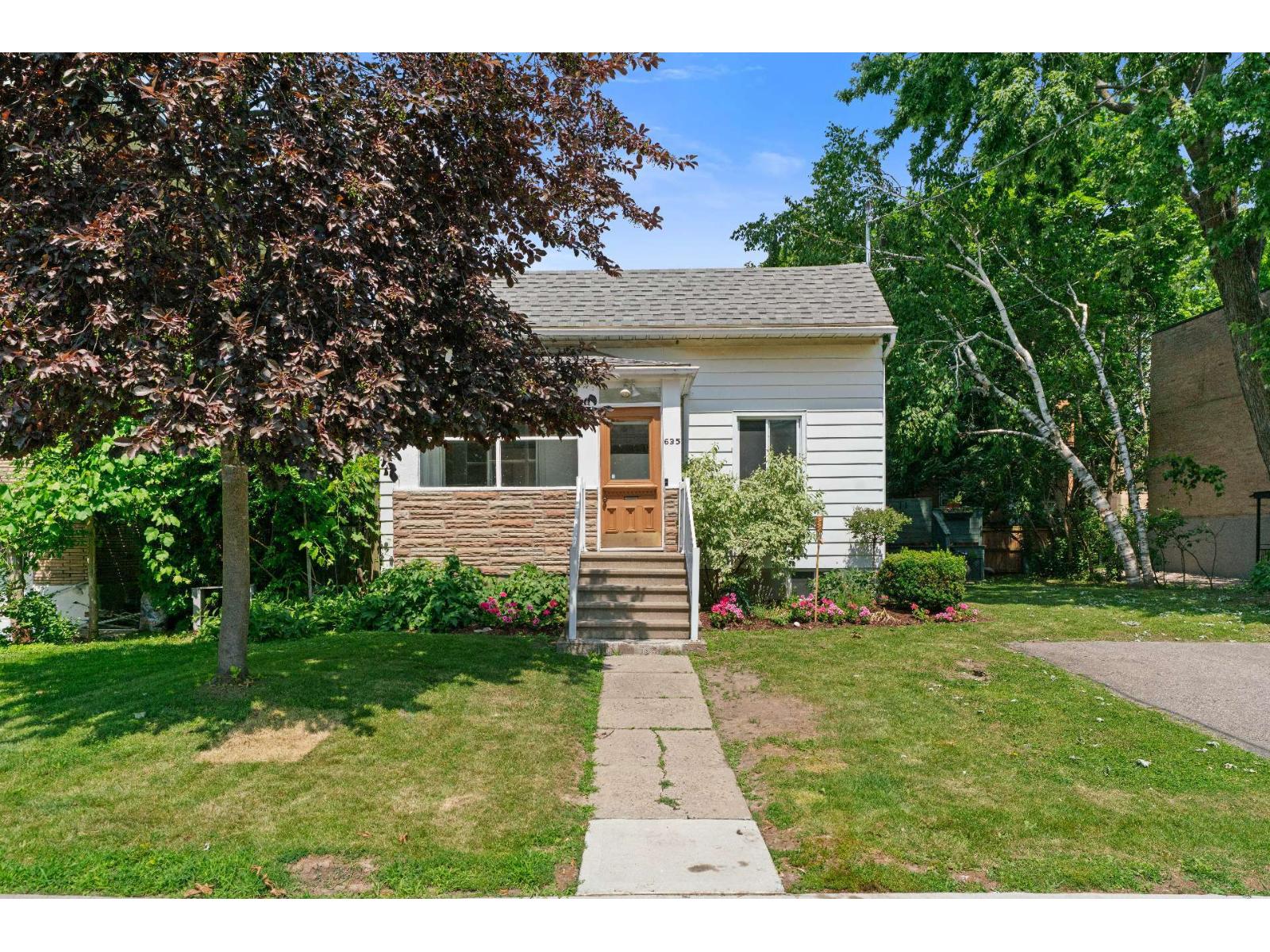 635 Av. Wolseley Property Photo 1