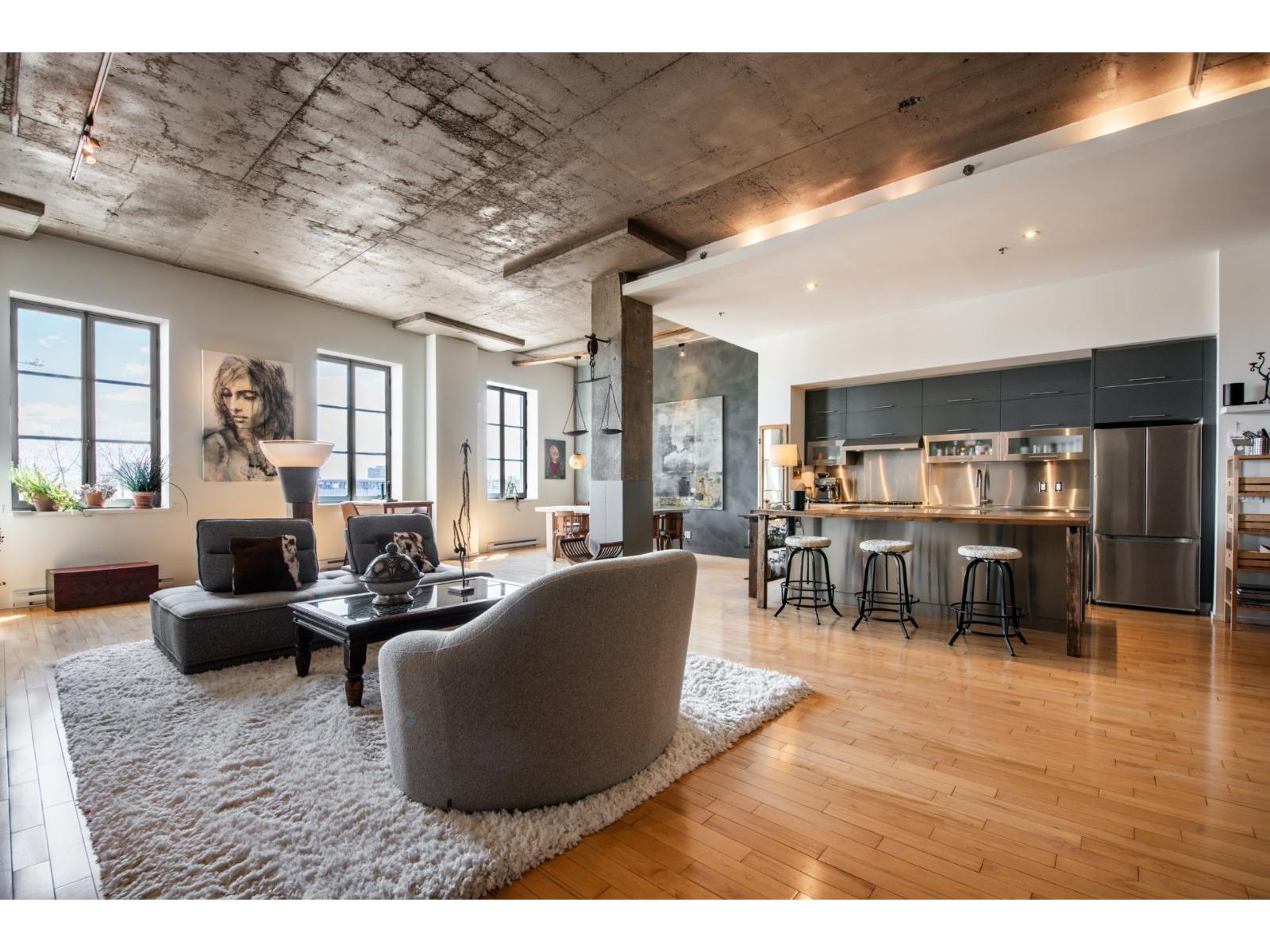 64 Rue St-Paul O., #205