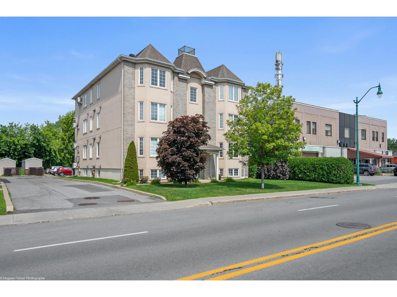 1009 Rue Notre-Dame, #4