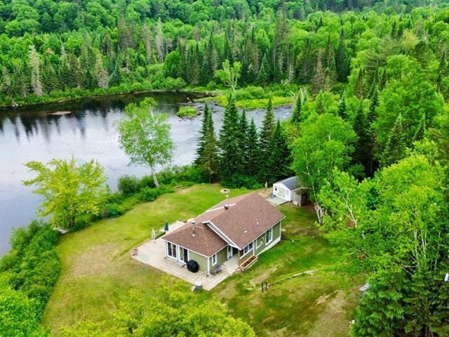 863 Ch. du Parc Property Photo 1