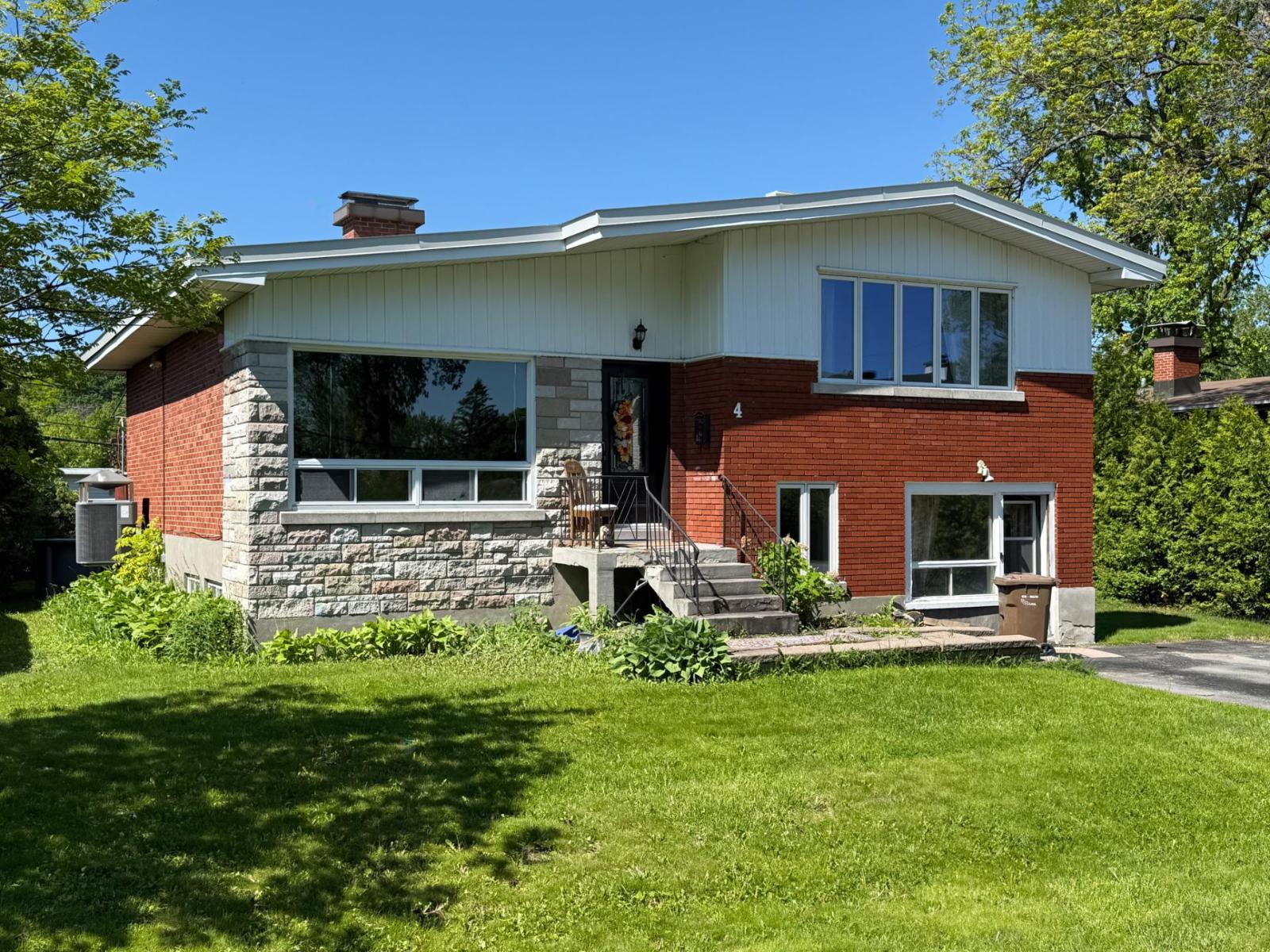 4 Ch. Du Mistral Property Photo 1