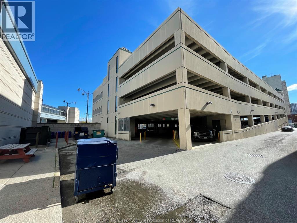 500 Ouellette Avenue Property Photo 14