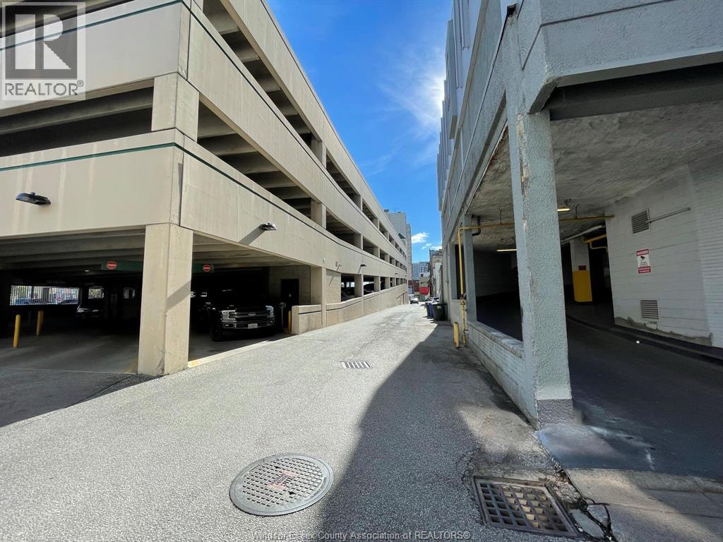 500 Ouellette Avenue Property Photo 15
