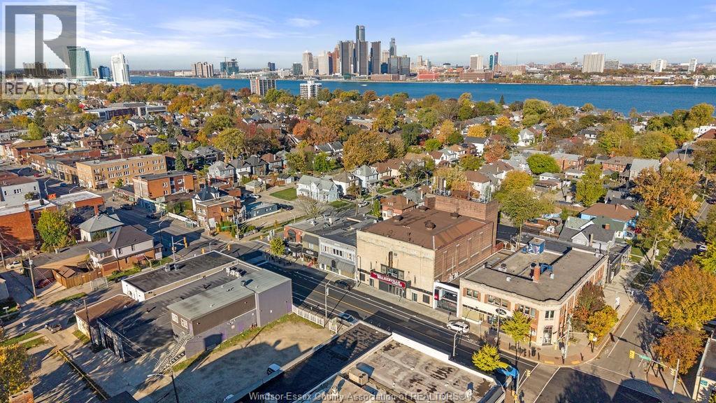 1570 Wyandotte East Property Photo 37