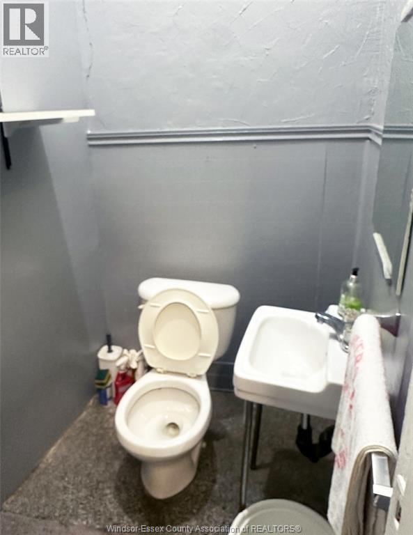 1351 Tecumseh Rd E Property Photo 3