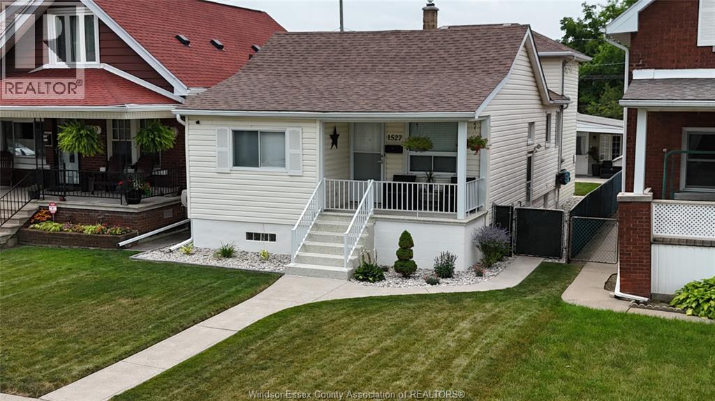 1527 Pierre Property Photo 1