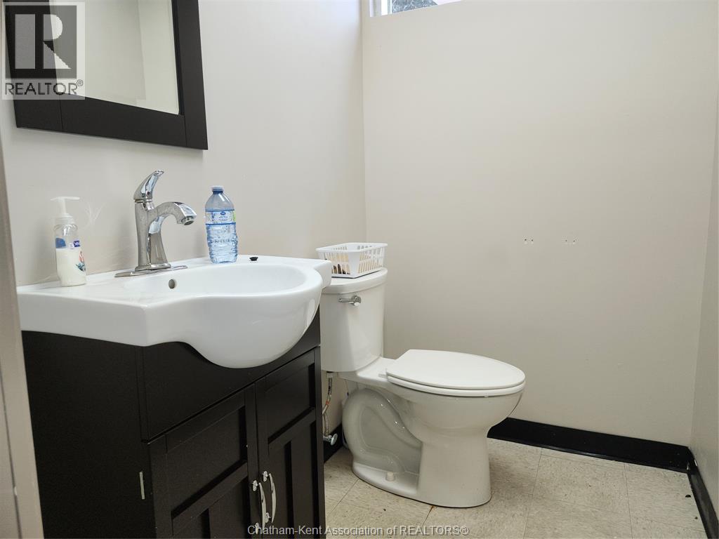 1789 Longwoods Road Property Photo 6