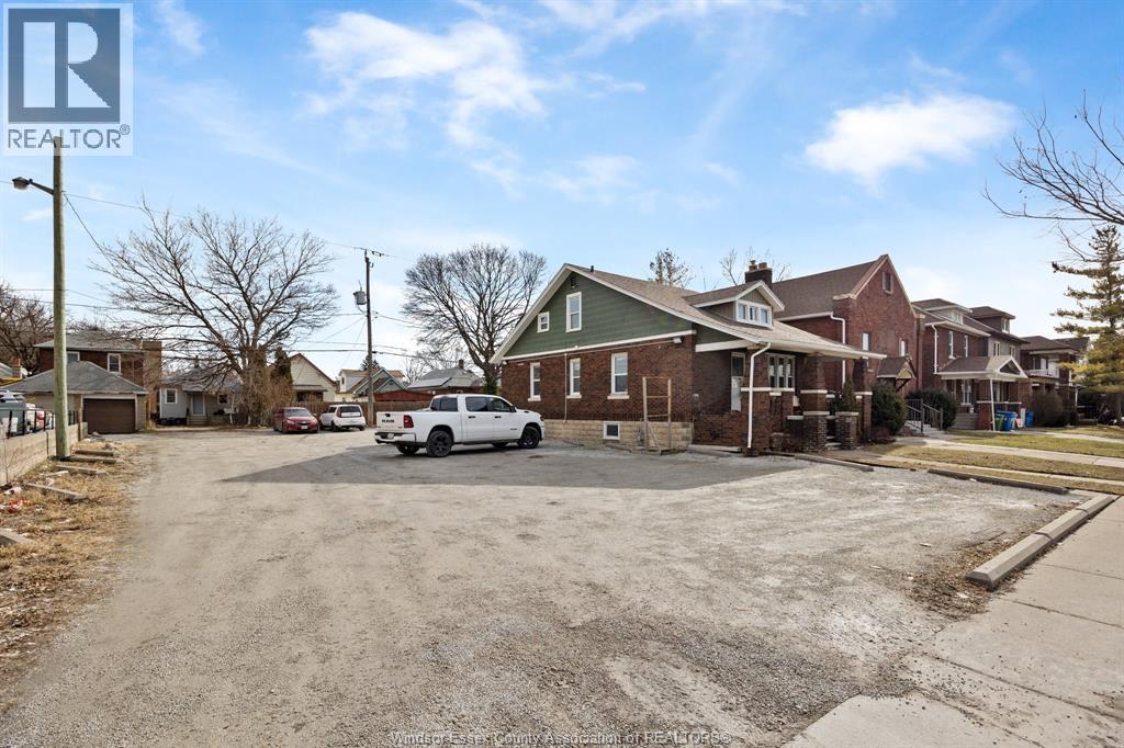 636-644 Partington Avenue Property Photo 28