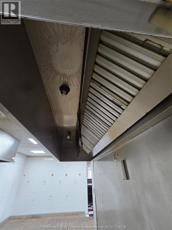 2240 Huron Church Road #a Property Photo 10