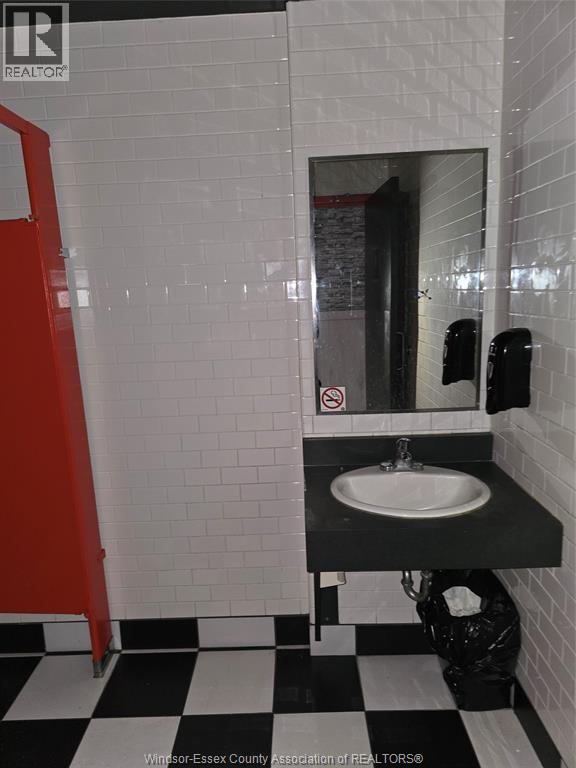 2240 Huron Church Road #a Property Photo 13