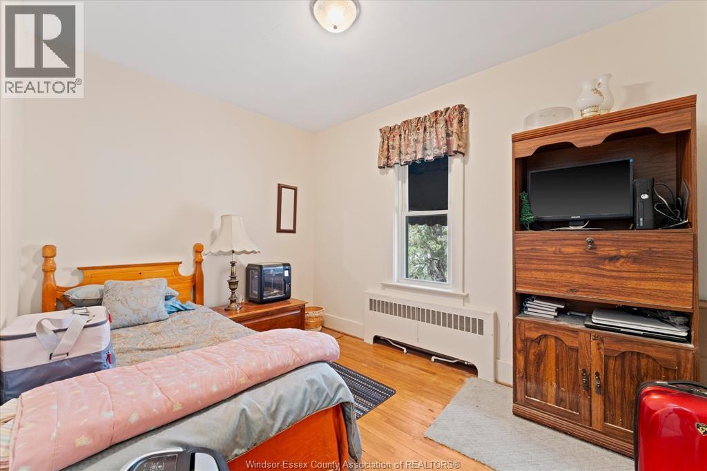 121 Division Street South Property Photo 30