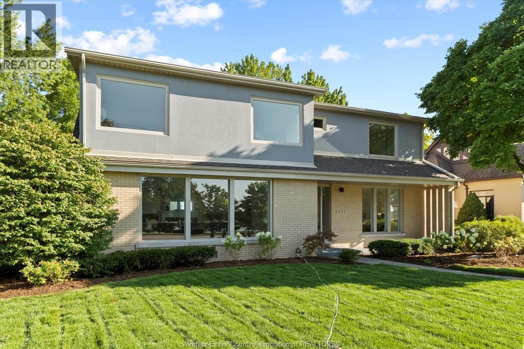 2371 Riverside Drive West Property Photo 4