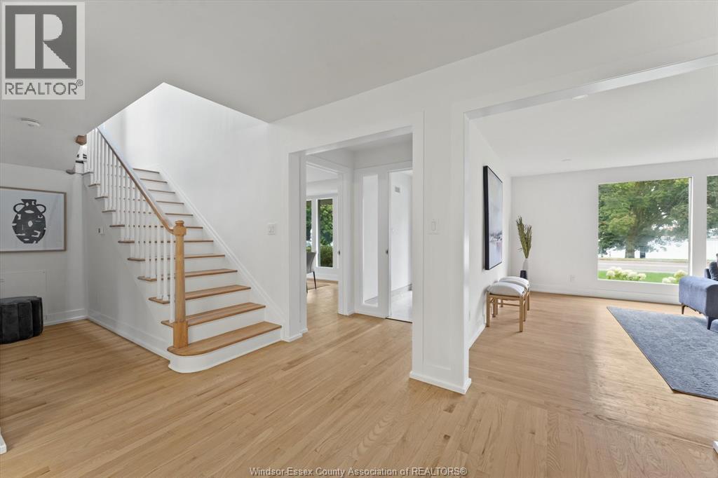 2371 Riverside Drive West Property Photo 6