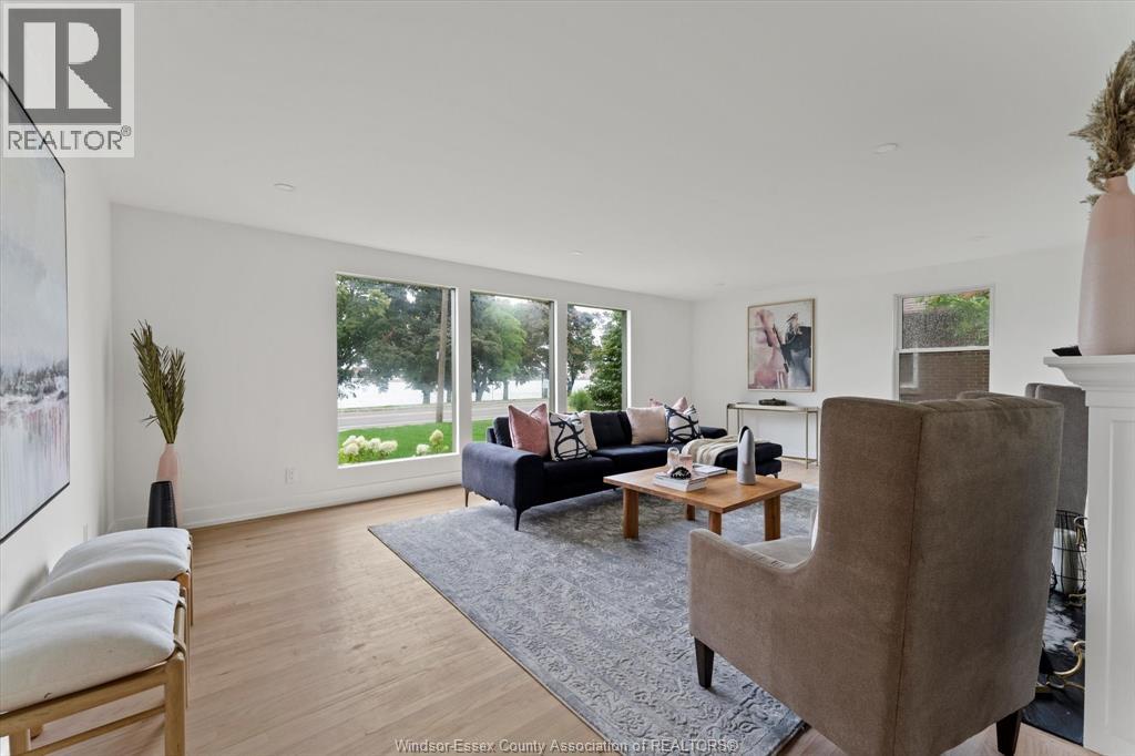 2371 Riverside Drive West Property Photo 15