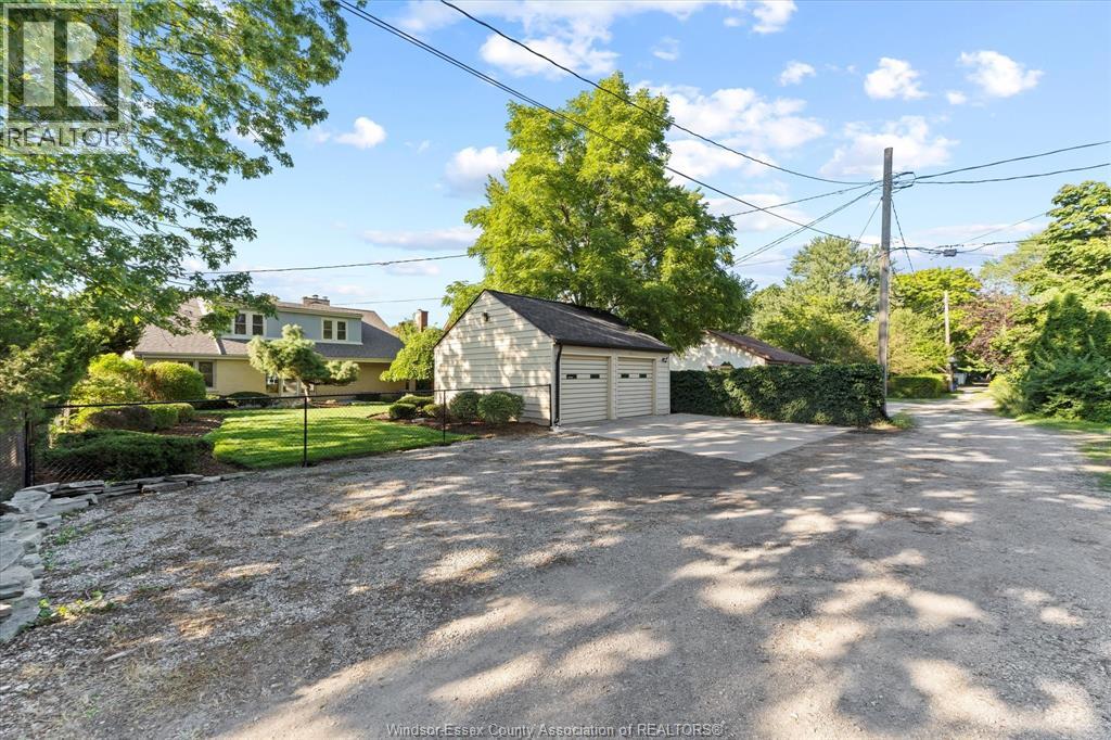 2371 Riverside Drive West Property Photo 42