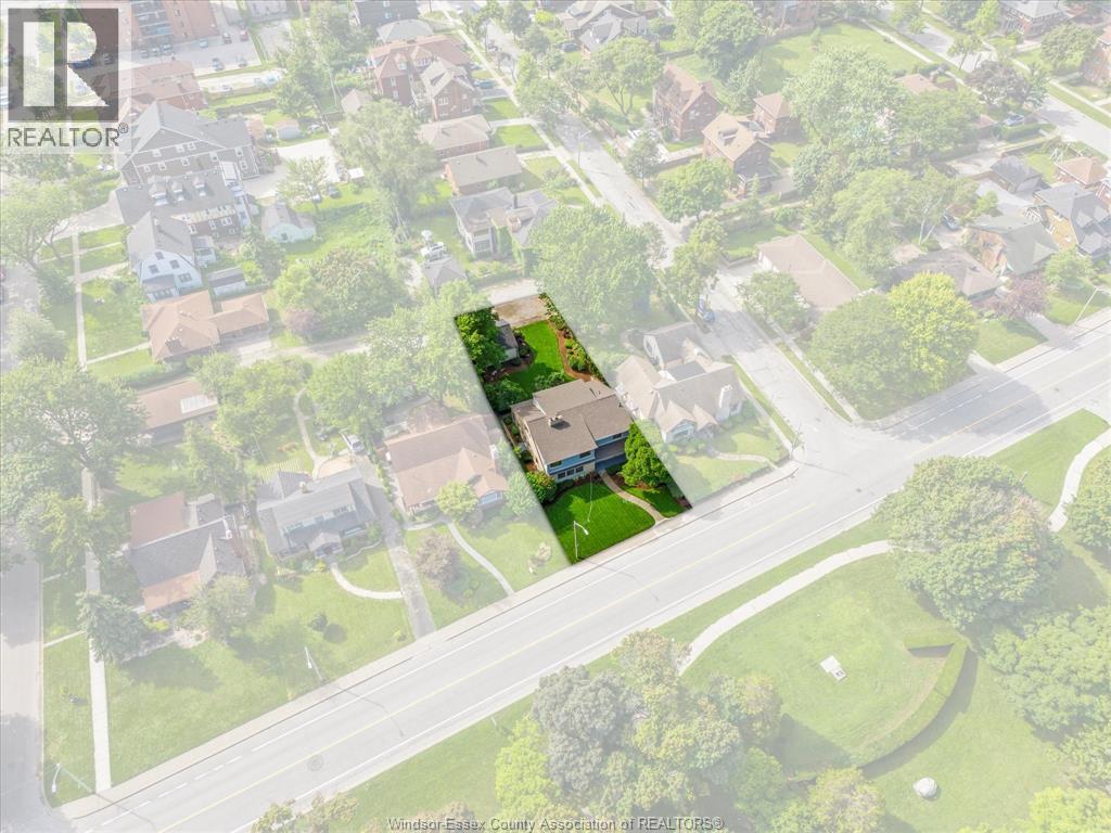 2371 Riverside Drive West Property Photo 46