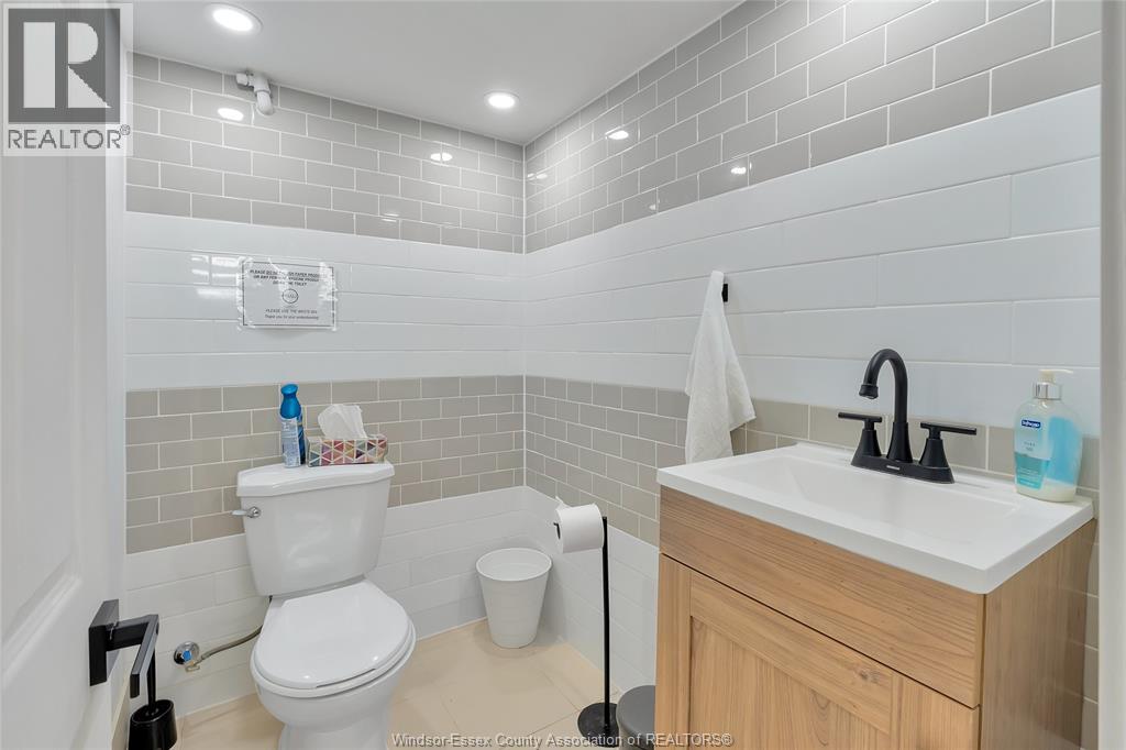 4667 Wyandotte Street East Property Photo 31