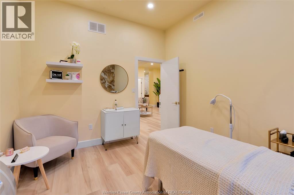 4667 Wyandotte Street East Property Photo 41